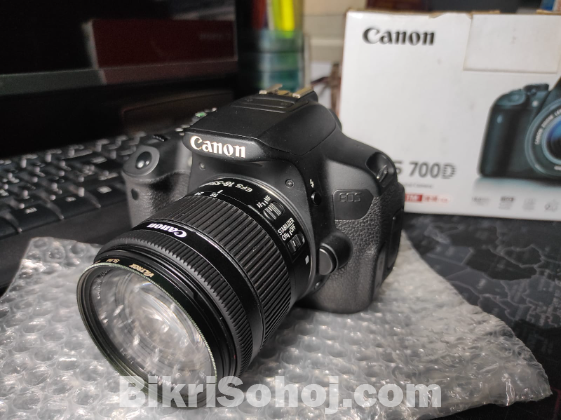 CANON EOS 700D
